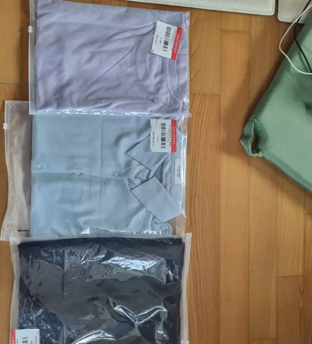 먼저번에 바지 검정걸루사서 넘좋아서 
