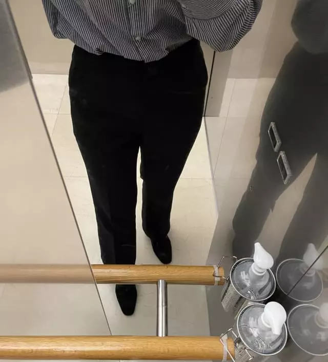 출근복으로 아주 딱이에요!!! 스판도 적당히 있구 다리 허리 모두 편해요 무엇보다 핏이