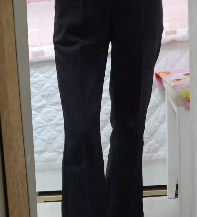 인생 바지 ,, 부츠컷 ,, 짱좋 ,, 뒤에 밴딩? 되어있어서 밥 많이 먹어두 지퍼 안풀어도