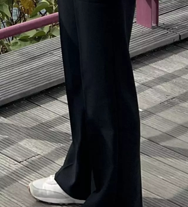 너무 편하고 라인도 예뻐요 다른 색상으로도 여러벌 구입해서 입르려구요. 주변 지인들