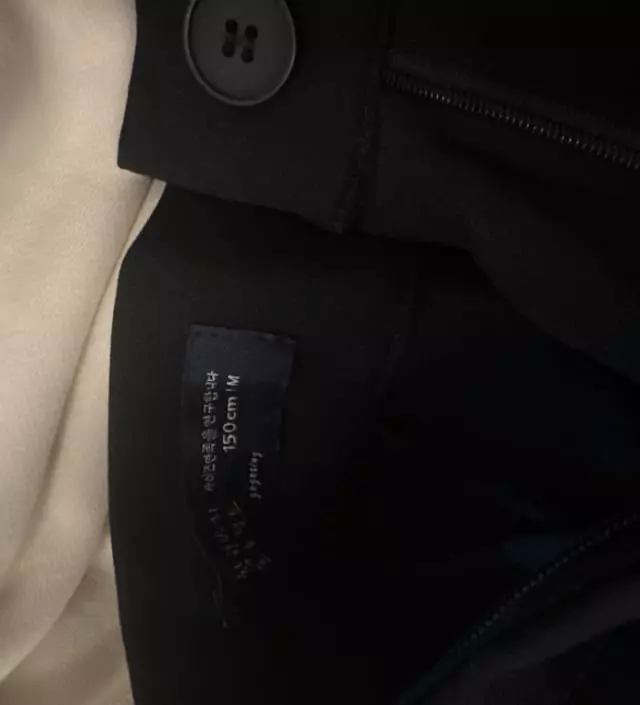 매번 바지 지퍼가 터져서 2년에 1번씩은 바지를 새로 사는것같아요 지퍼만 괜찮으면 계