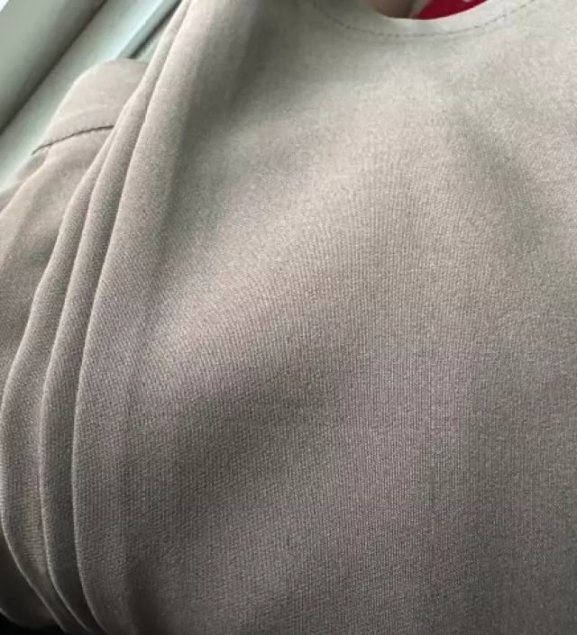 색깔이뻐요 ㅎㅎ 최근살쪄서 낑기기는하는데 핏도이쁘고 날씬해보여서 좋아요
