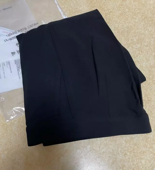 얼마나 괜찮은 바지길래 이렇게 많이 팔렸을까 궁금했어요!
