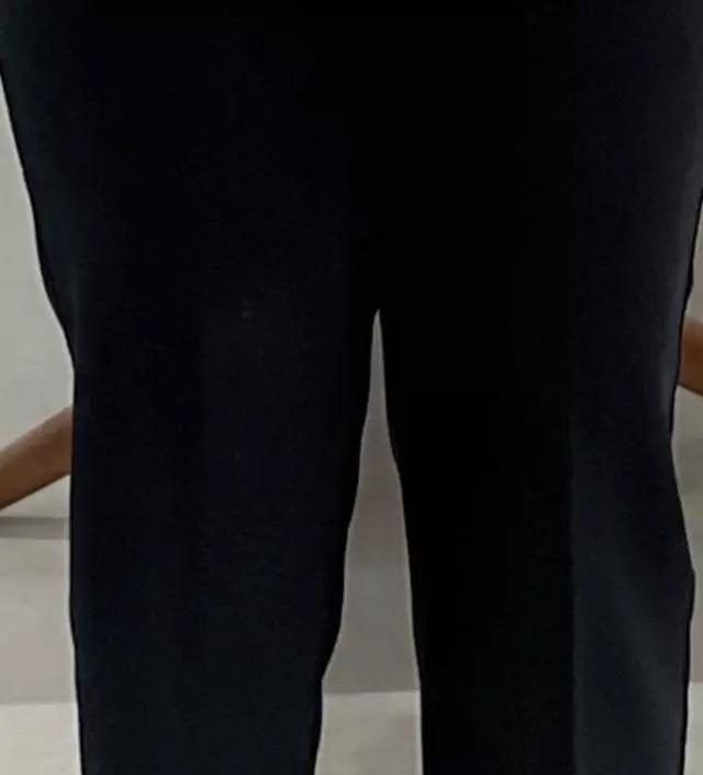 예전에 모찌바지 너무 잘 입어서 재구매했어요! 소재가 리뉴얼 되어서 그런지 더 바스락