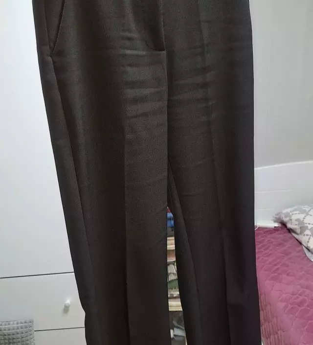 첨엔 타이트한듯했는데 입다보니 바디를 딱 맞게 감싸주는 듯하게 늘어나 사이즈가딱맞