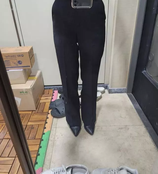 편하게 입으려 하비S로 주문했는데 사이즈 완전 딱이네요~ 전 키가 작지만 길게  입고 