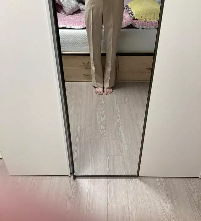 검은색 주문하고나서 너무 편해가지구 베이지 색상도 주문했어요 근데 ㅋㅋㅋㅋ옷장열었