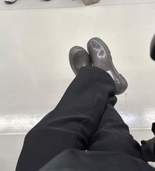 솔직히 핏도 예쁘고 가성비 터지는데 허리가 너무 작아서 깜짝 놀랐어요.. 보통 55입고