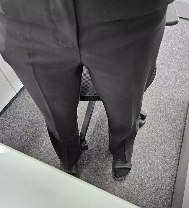 30대 초반인데 20대부터 계속 입어왔습니다. 진짜 이만한 슬랙스 없습니다. 특히 저처럼