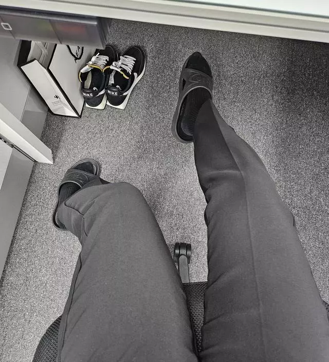 30대 초반인데 20대부터 계속 입어왔습니다. 진짜 이만한 슬랙스 없습니다. 특히 저처럼