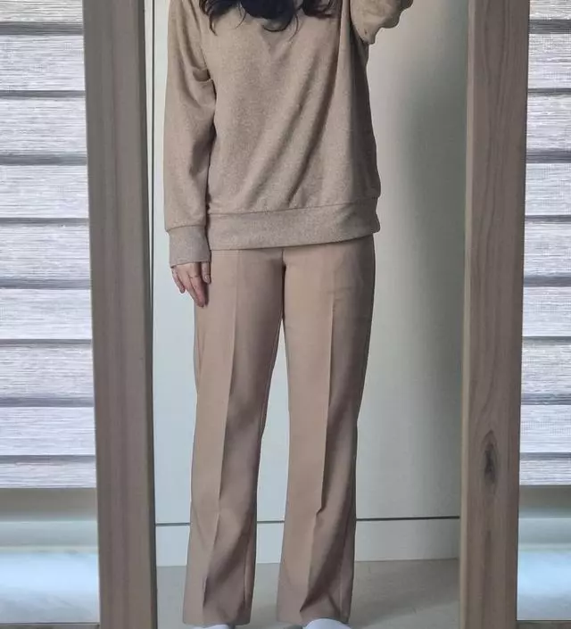 블랙 사고 너무 맘에 들어서 더 주문했어요 핏도 좋고 무엇보다 너무 편해요!