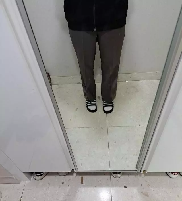 잘 입고 다니고 있어요 편하고 핏도 좋아요. 그런데 좀 얇아서 상의 넣어 입으면 주름이