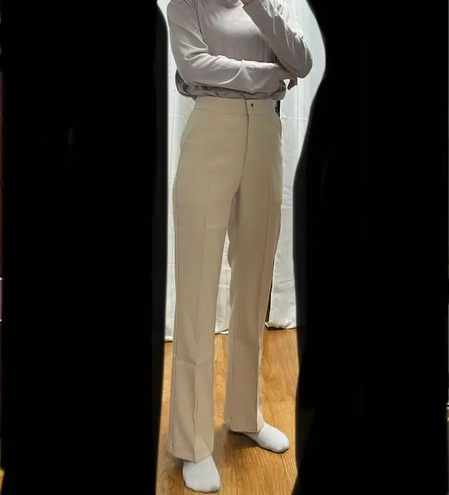 처음엔 다른 색 바지 샀는데 너무 예뻐서 베이지도 샀어요. 핏도 좋고 다 좋은데 보풀이