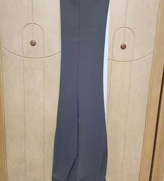 부츠컷이라고 해서 허벅지는 날씬하고 종아리부분이 조금 더 넓은 그런 디자인인줄 알았