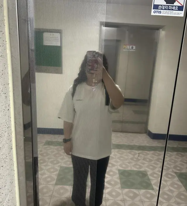 근무 복으로 계속 주문해서 입고 있는데 바지 진짜 퇵오 입니다 
