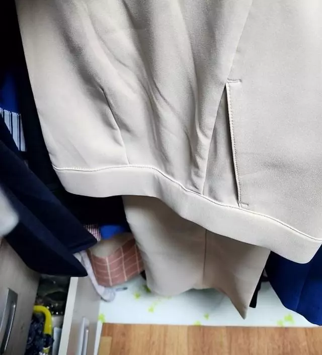 봄 가을용이고요. 다 좋은데 베이지 색이 밝지 않고 누런 색이라서..
