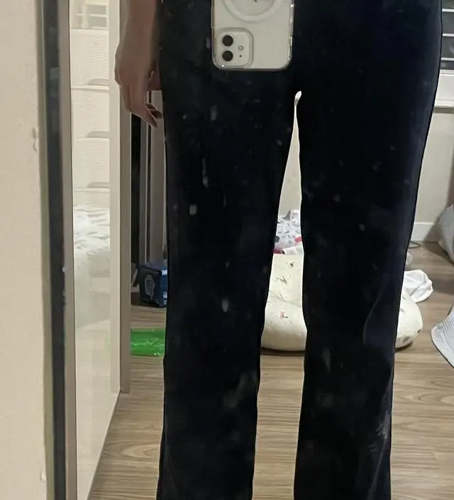 진짜 착붙템이에오,,, 리뷰 절대 안 쓰는데 다른 색으로 사려고 쓰는 중입니다 다리도 