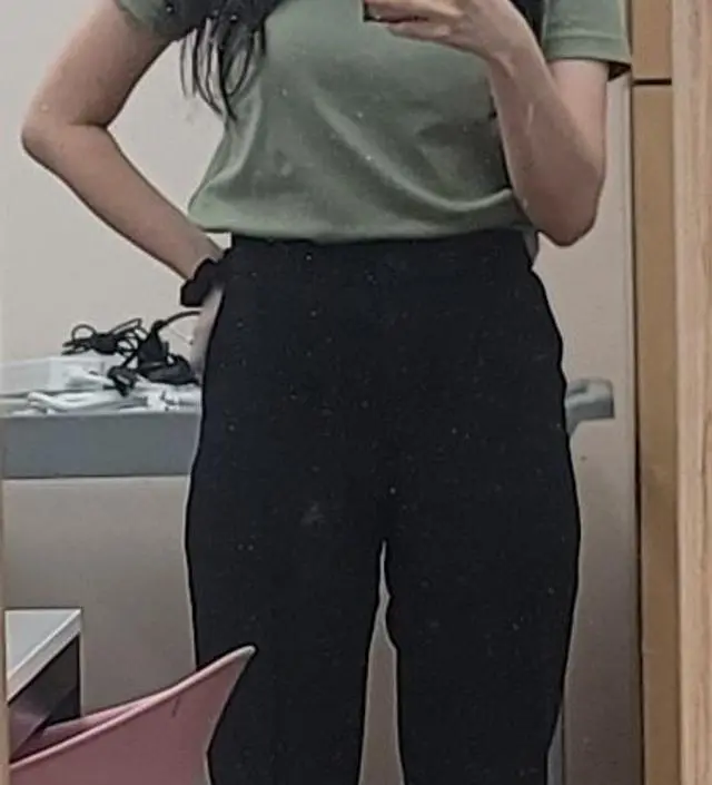 S 입었을때 바지 핏은 이쁜데  허벅지 윗부분 골반 엉덩이 라인이 조금 낌. 하이웨스트