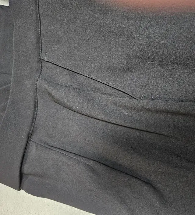 네이비컬러구매하고 예뻐서 블랙이랑 차콜도 구매했는데 주머니가 살짝 벌어지긴하지만