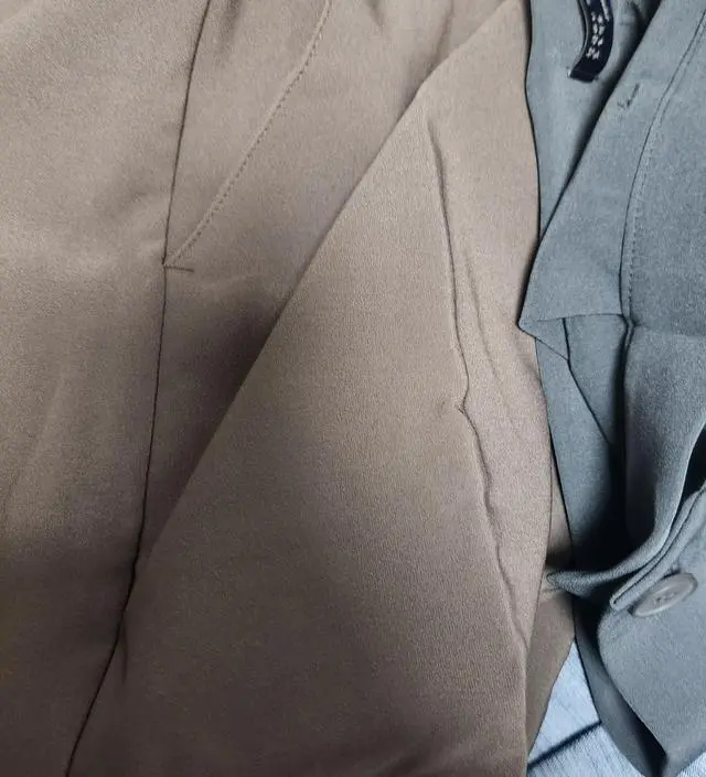 새로우컬러가 너와서 넉녹한 사이즈로 규매햤는데 색상은 똑같고 사이즈는 좀 큰데ㅜ 그