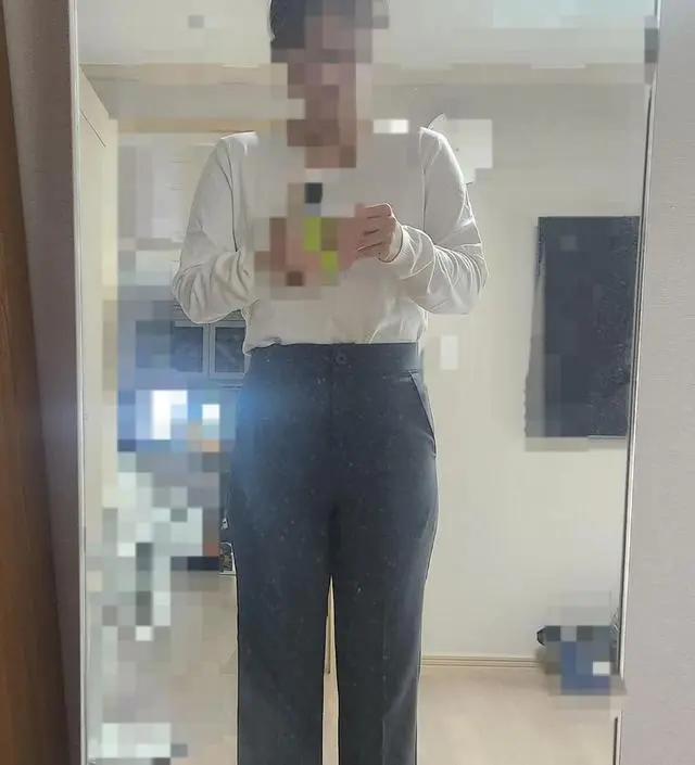 블랙 샀다가 완전 매일 출근룩! ㅋㅋ 단벌신사마냥 이 슬랙스만 입다가 다른 색으로 하