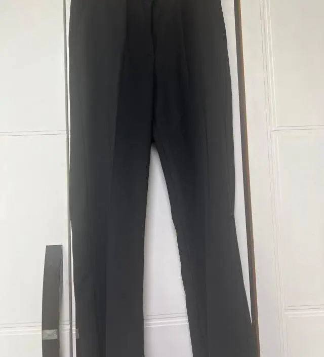 원단도 좋고 핏도 나무랄데 없네요~ 살이쪄서 좀 끼긴 하는데 다욧할거라 갠차나요 ㅎ
