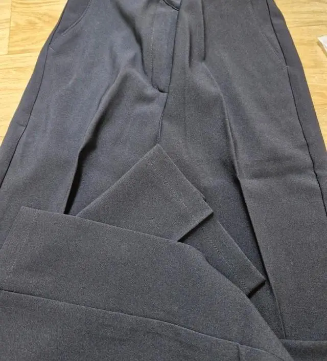 고고싱 바지만 입어요. 사이즈 찰딱입니다! 수선비 안들어서 좋아요. 고고싱 영원하라
