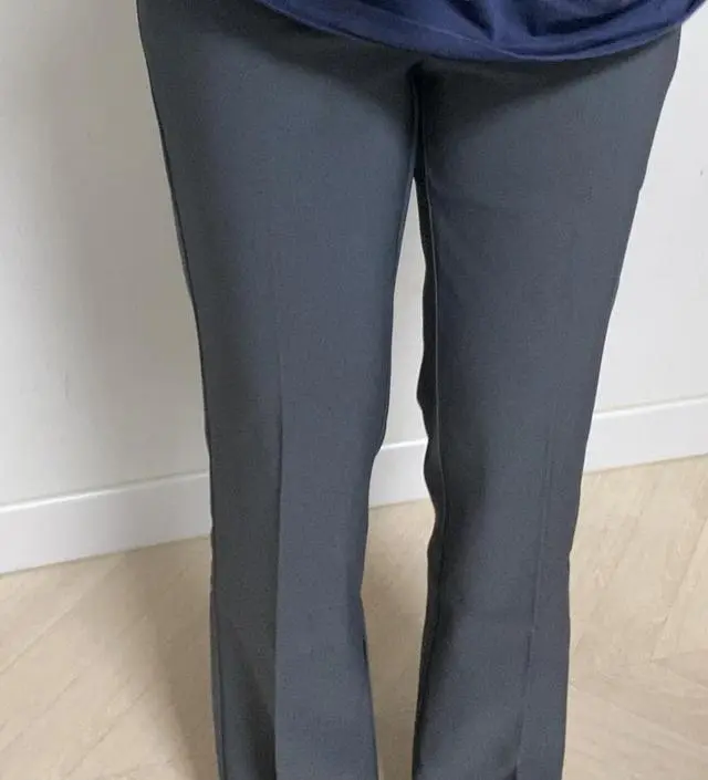 블랙 M 사이즈를 몇년 전에 샀는데 이것밖에 안입어서 다른 색깔로 하나 더 샀어요 맘에