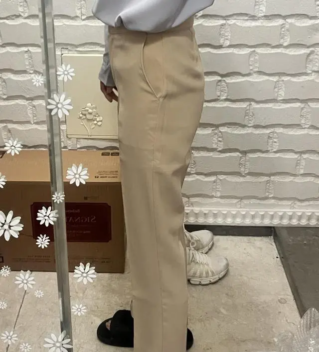 이 바지를 구입하게 된 경로가 특이한데요ㅋㅋㅋ아이를 낳고 10개월만에 손에 집히는 슬