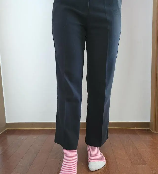 부츠컷 슬랙스를 다른 쇼핑몰에서 샀었는데 고고싱 만큼 하는 곳은 없네요. 내 다리가 