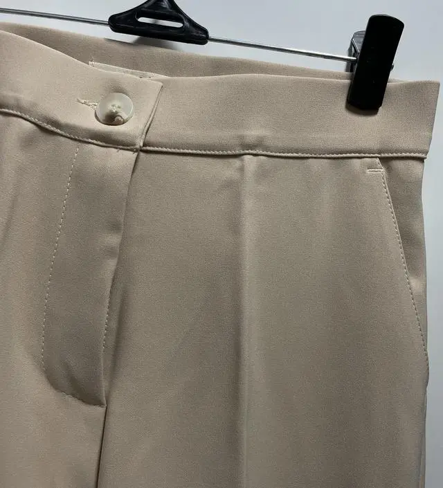 키도 작고 몸무게도 많이 나가는 편은 아니지만 힙이 꽤 있어서 바지는 넉넉하게 구매하