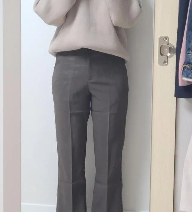 검정색말고 다른색 입어보고 싶어 구매했어요
