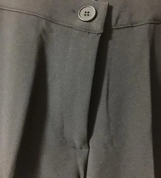 삐져나온 실밥 정리를 좀 많이 해야했지만 핏 좋고 재질도 좋아서 만족합니다.