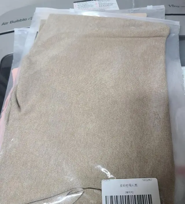 스판으로 되어 있고 핏,색상 마음에 듭니다. 다른 색상도 구매해보려고해요 ㅋ