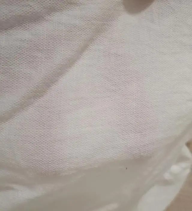 옷이 시원한 재질이라 좋아요 그렇다고 너무 얇지도 않구요 적당한 두께라 여름에 입고