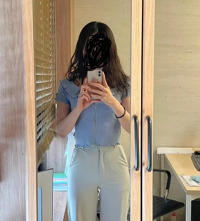Xxs 샀다가 엉덩이 쪽이 딱 맞으니까 뭔가 속옷라인이 좀 드러나는 것 같아서 xs로 교환