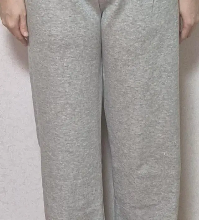 이쁘네요 작년에 사고 마음에 들어요 또 구매했습니다 다음에는 다른색으로도 구매할게