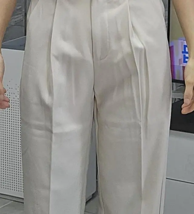 고고싱에서 xs 사면 사실 꽉 끼고 s 사면 또 헐렁한데 
