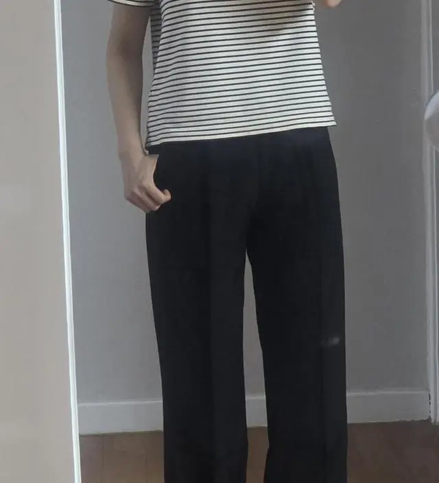 배송도 빠르고 웨이브체형인데 바지도 핏 잘 맞아요 재질이 좀 반짝거리는 건 아쉬워요