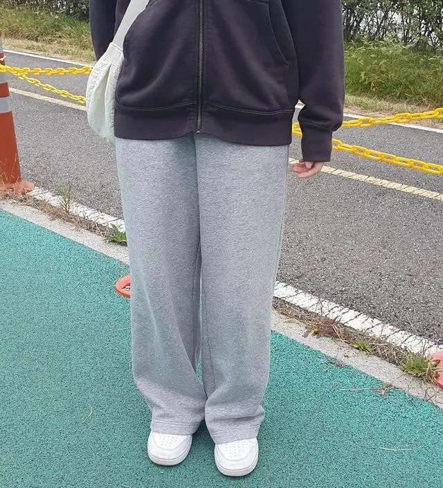 허리 밴딩이 넓어서 더 편하구요 
