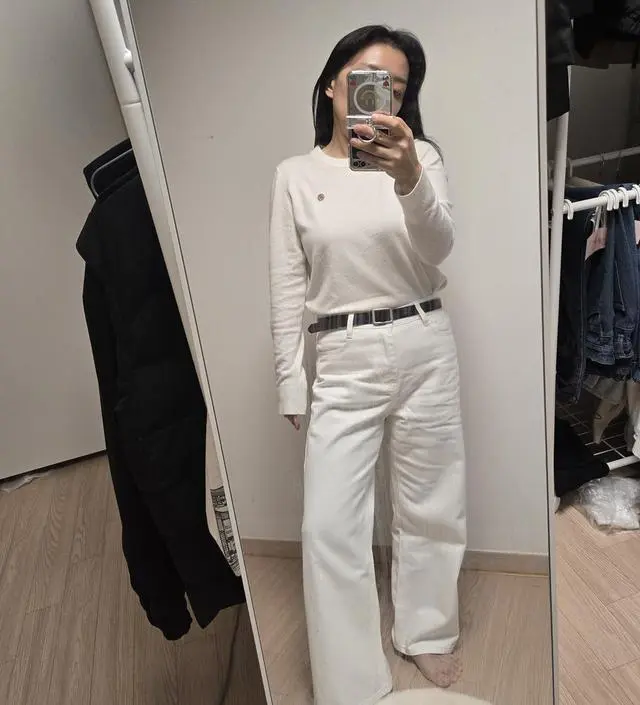 너무너무 마음에 들어요 사이즈가 정확한가봐요 키158 몸무게 52인데 전체 길이1센치 모