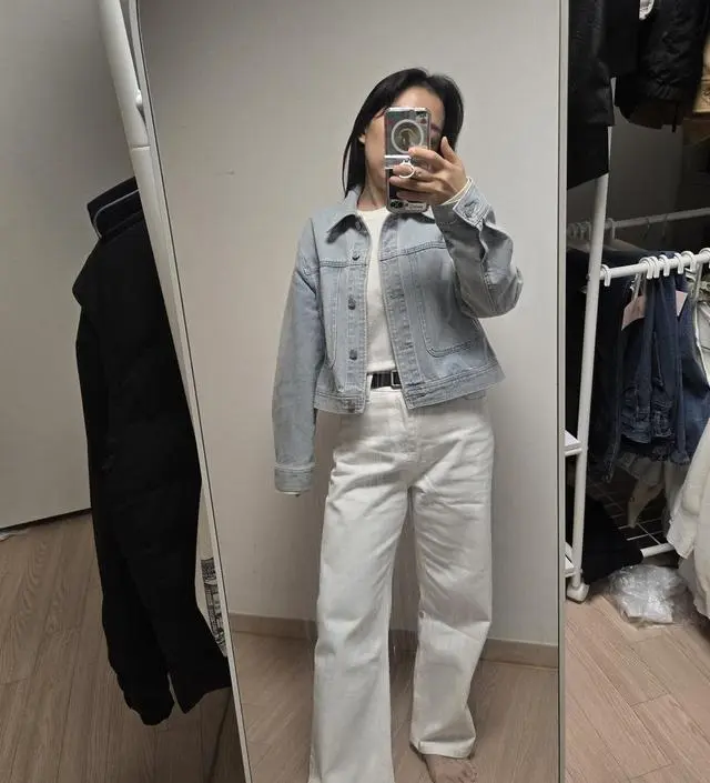 너무너무 마음에 들어요 사이즈가 정확한가봐요 키158 몸무게 52인데 전체 길이1센치 모