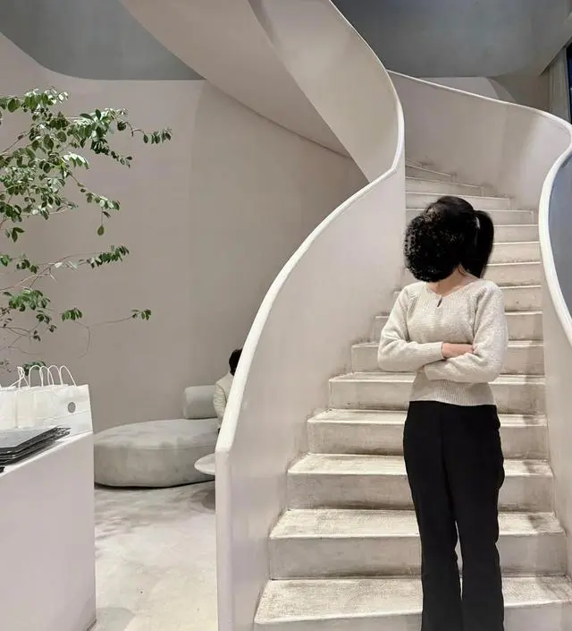 바지맛집이라 사이즈는 진짜 잘맞아영~~ 슬랙스쫀쫀
