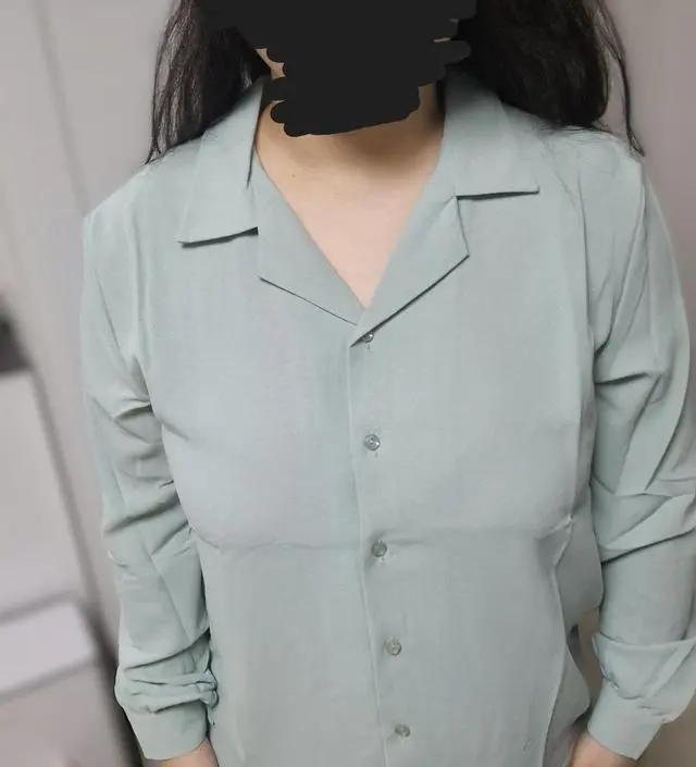 민트색이 얼굴 밝아보이게 해줘서 좋았음!(봄웜톤) 생각보다 가볍고 데일리로 입기 딱 