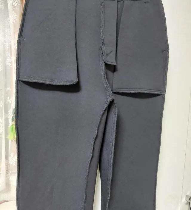 배송 빨라서 너무 좋았습니다.바지는 예전에 입어본거라 좋은거 알고 주문했는데 기장.