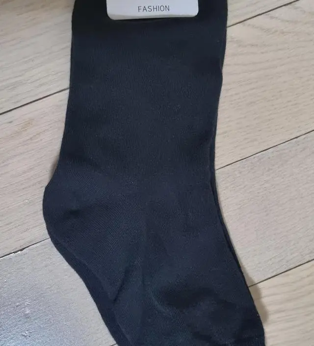 가성비 굿 양말이에용. 엄청 기본템. 근데 블랙 화이트말고 오트밀색이나 베이지색도 있