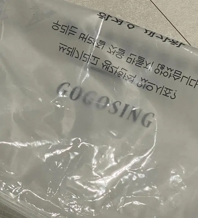 생각보다 좀 크지만 덕분에 다리 핏은 너무 예뻐요~ 블프할인으로 싸게사서 넘 만족합니