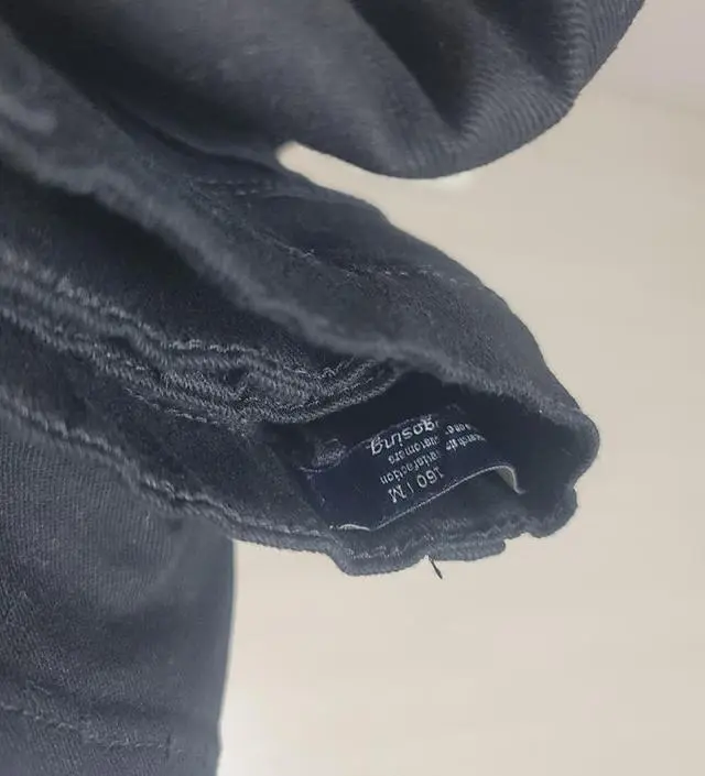 사이즈가 작은 편 같아요ㅜㅜ 평소 사이즈 추천받는 대로 구매하는 편인데 다른 쇼핑몰