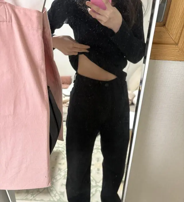 저번에 흑청색을 사서 너무 잘입고다녀서 블랙도 하나 장만했습니다! 정말 편안하게 잘