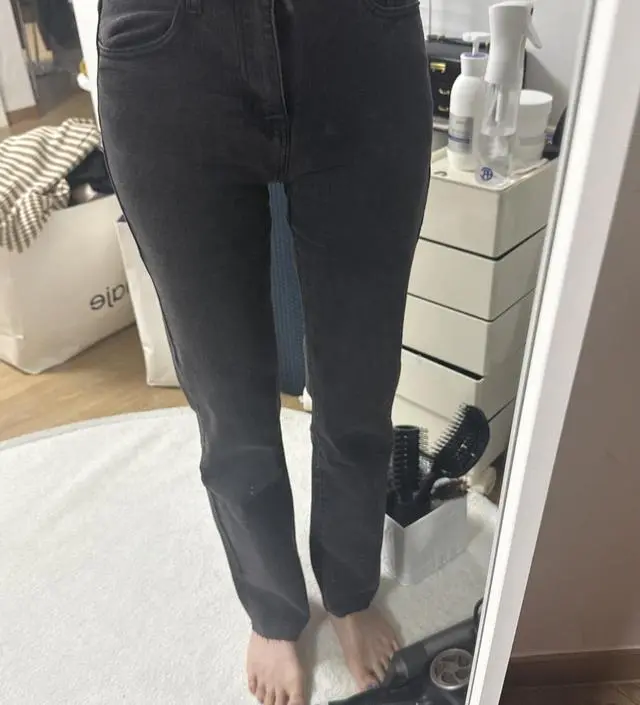 163키인데 잘라입어도 될 밑단이라 사이즈품절이슈로 170짜리 시켯는데 발목덮어 부츠랑